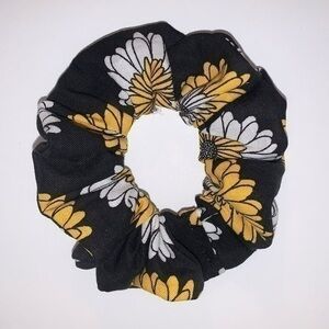 Last 1! $7ea or 3/$15 Daisies black hair scrunchie